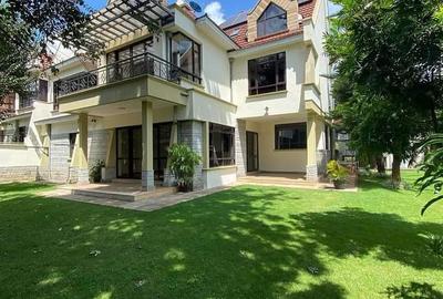 5 Bed House with En Suite at Lavington
