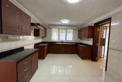 4 Bed Townhouse in Muthaiga - 2