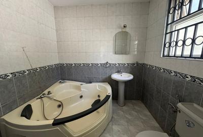 2 Bed Apartment with En Suite at Lantana Road - 4