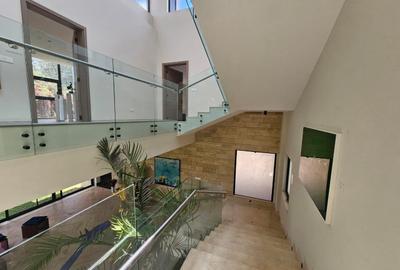 5 Bed Townhouse with En Suite in Spring Valley - 3