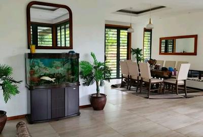 4 Bed House with En Suite in Rosslyn - 4