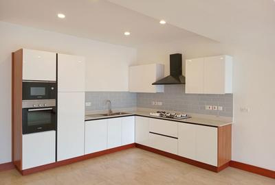 3 Bed Apartment with En Suite in Parklands