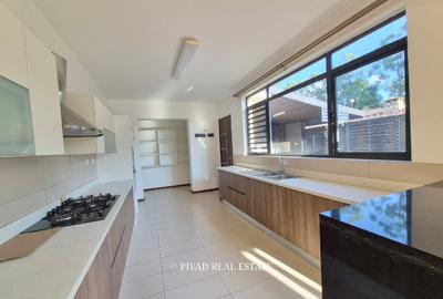 4 Bed Townhouse with Garden at Garden Estate - 3