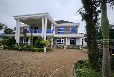 5 Bed House with En Suite in Runda