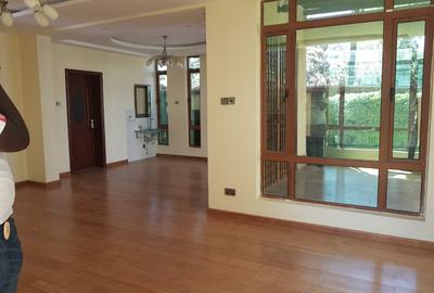 5 Bed Townhouse with En Suite at Lavington