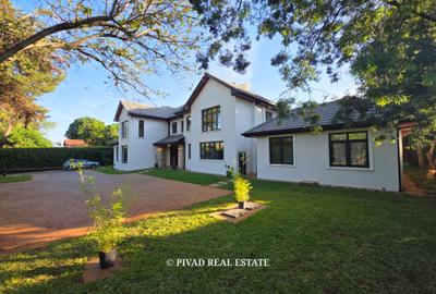 5 Bed House with En Suite in Runda