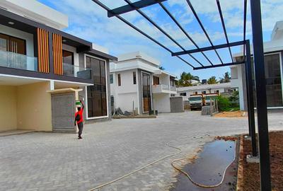 4 Bed Villa with En Suite at 4&5Bedroom For Sale And Rent - 2