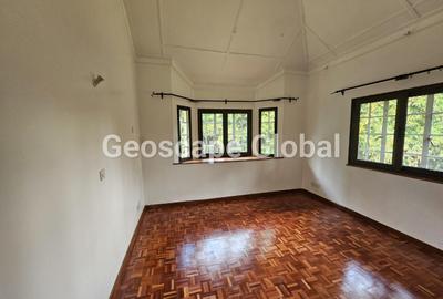 5 Bed House with En Suite in Rosslyn - 3