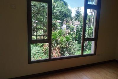 3 Bed Apartment with En Suite in Riverside