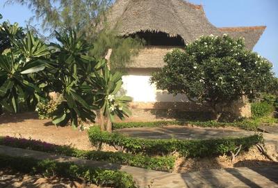 2 Bed House with En Suite in Watamu - 4