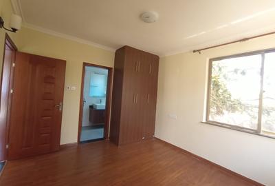 5 Bed House with En Suite at Lavington