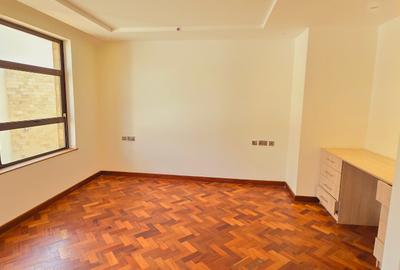 5 Bed Townhouse with En Suite at Lavington Green - 4