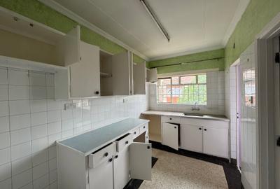 3 Bed Apartment with En Suite at Muhoho Road