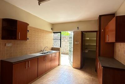 5 Bed Townhouse with En Suite in Lavington