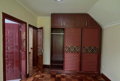 5 Bed Villa with En Suite in Lavington - 2