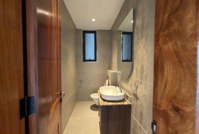 3 Bed Apartment with En Suite in Riverside - 3