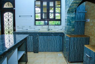 8 Bed Villa with En Suite at Nairobi