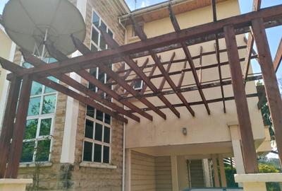 5 Bed Townhouse with En Suite in Lavington - 2