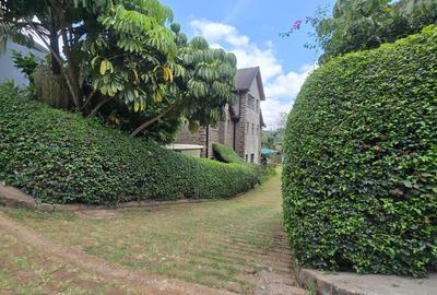 5 Bed House with En Suite in Lavington - 2