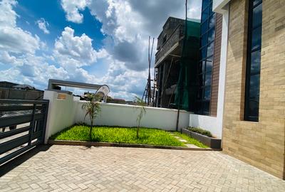 4 Bed Villa with En Suite at Eastern Bypass - 2
