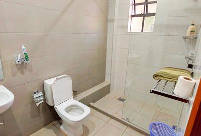 4 Bed House with En Suite in Ridgeways - 3