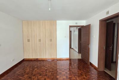 5 Bed House with En Suite in Lavington
