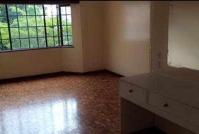 4 Bed Apartment with En Suite in Rhapta Road