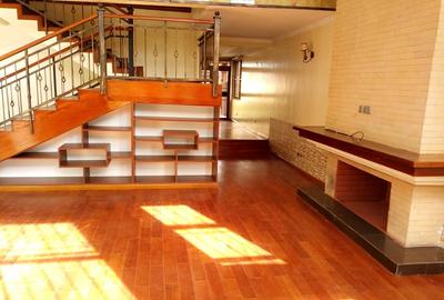 5 Bed Townhouse with En Suite at Lavington - 2