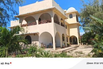 4 Bed Villa with En Suite at Jacaranda