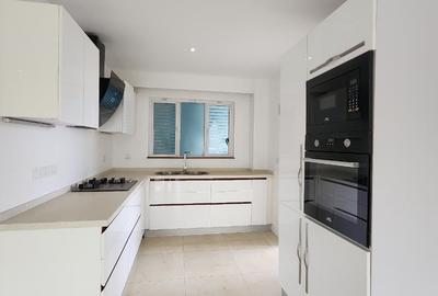 2 Bed Apartment with En Suite in Rhapta Road - 4