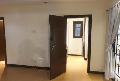 3 Bed Apartment with En Suite in Riverside