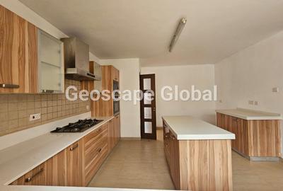 5 Bed Townhouse with En Suite in Lavington