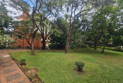 4 Bed Apartment with En Suite in Riverside