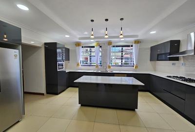 5 Bed Townhouse with En Suite in Kiambu Road