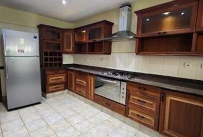 5 Bed Townhouse with En Suite at Lavington Green