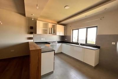 3 Bed House with En Suite in Lavington