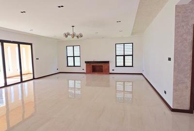 5 Bed House with En Suite in Runda