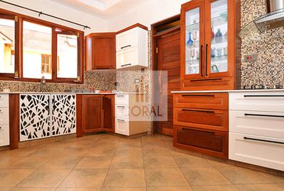 6 Bed House in Ridgeways - 3