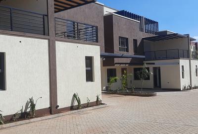 4 Bed Townhouse with En Suite at Raini
