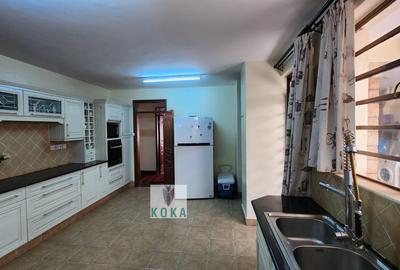 5 Bed Townhouse with En Suite in Lavington - 3