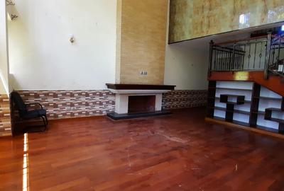 5 Bed Townhouse with En Suite at Lavington - 2