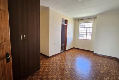 5 Bed Villa with En Suite in Runda - 4