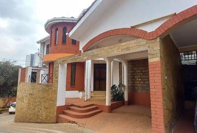 5 Bed Townhouse with En Suite at Brookside