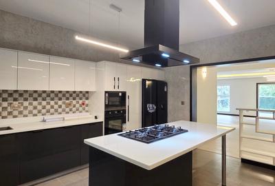 3 Bed Apartment with En Suite in Riverside - 3