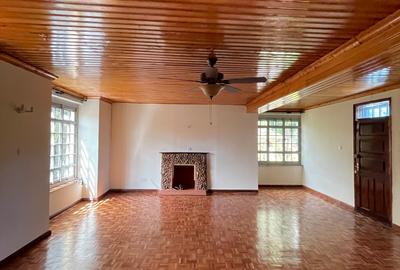 5 Bed Villa with En Suite in Runda - 2