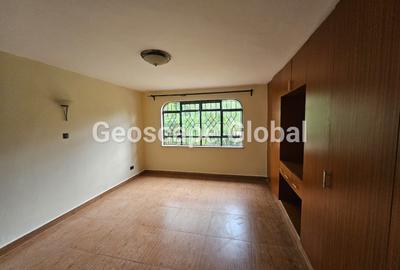 4 Bed House with En Suite in Runda