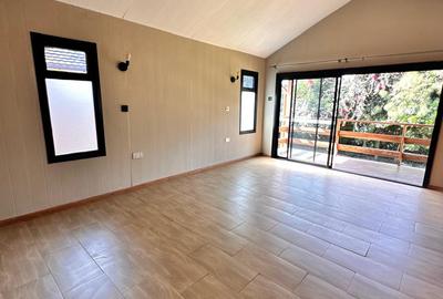 6 Bed House with En Suite in Karen