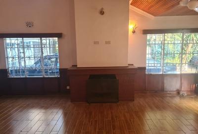 7 Bed House with En Suite at Njathaini Road
