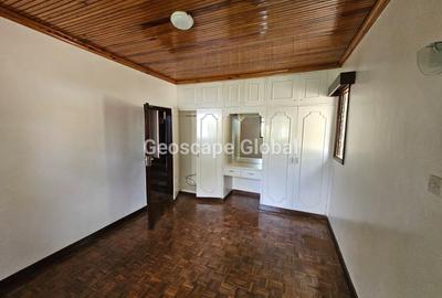 5 Bed House with En Suite in Gigiri