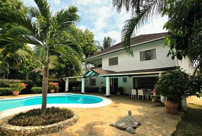 4 Bed Villa with En Suite in Diani